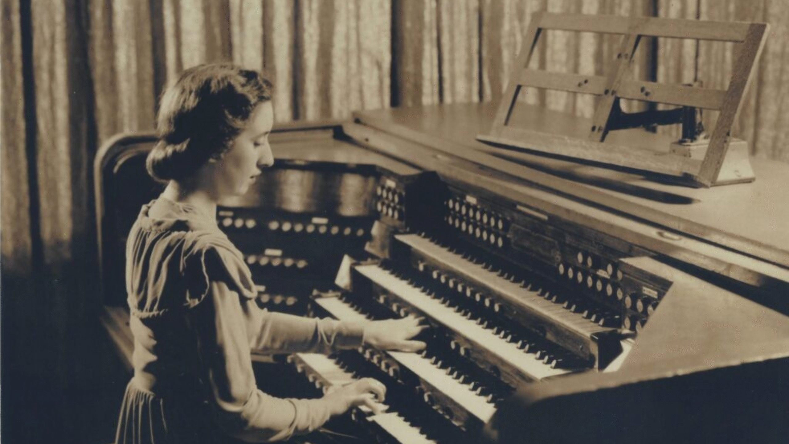 Jeanne Demessieux playing and performing organ